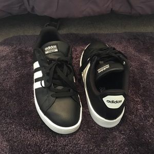 Adidas Black Cloudform sneaker size 8 1/2